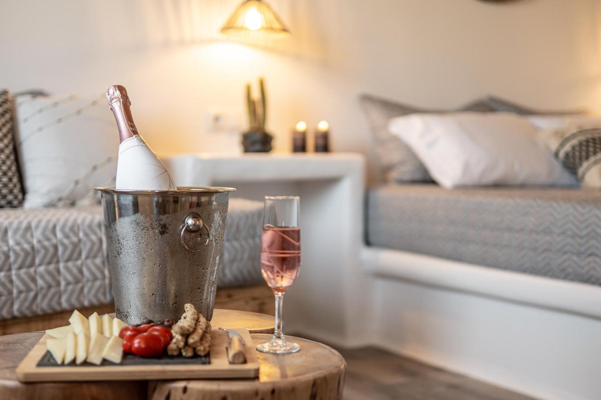 Naxos Finest Hotel & Villas Naxos City الغرفة الصورة